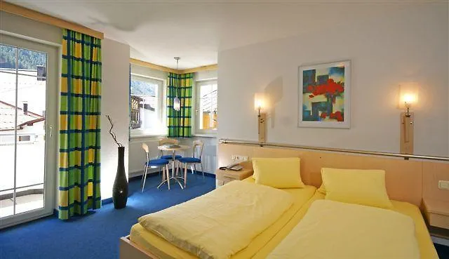 Petit Madlein Bed & Breakfast Ischgl 4*,